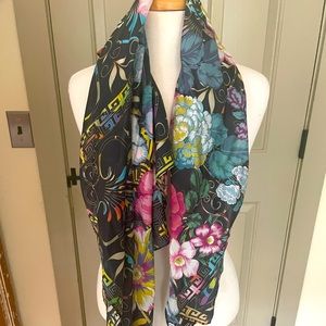 Gorgeous NWOT Johnny was scarf